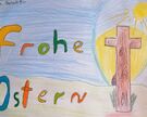 Gemaltes Kinderbild: Die Sonne geht hinter dem Kreuz auf, Schriftzug "Frohe Ostern"