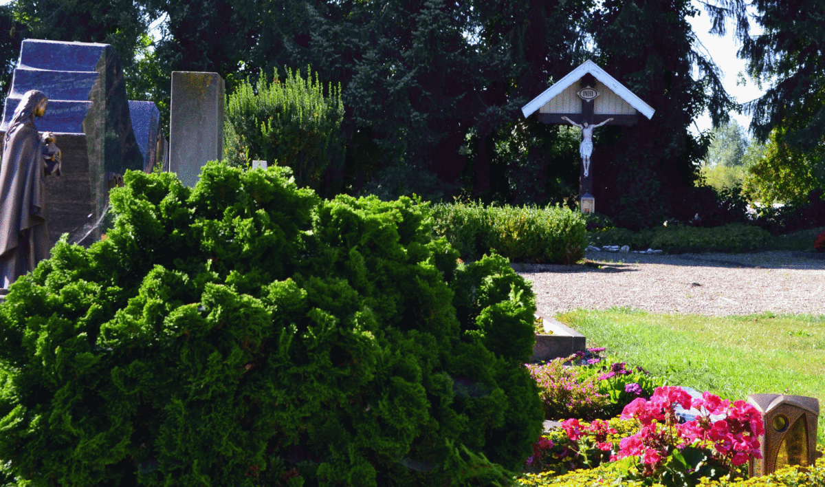Kreuz auf dem Friedhof in Ruthe